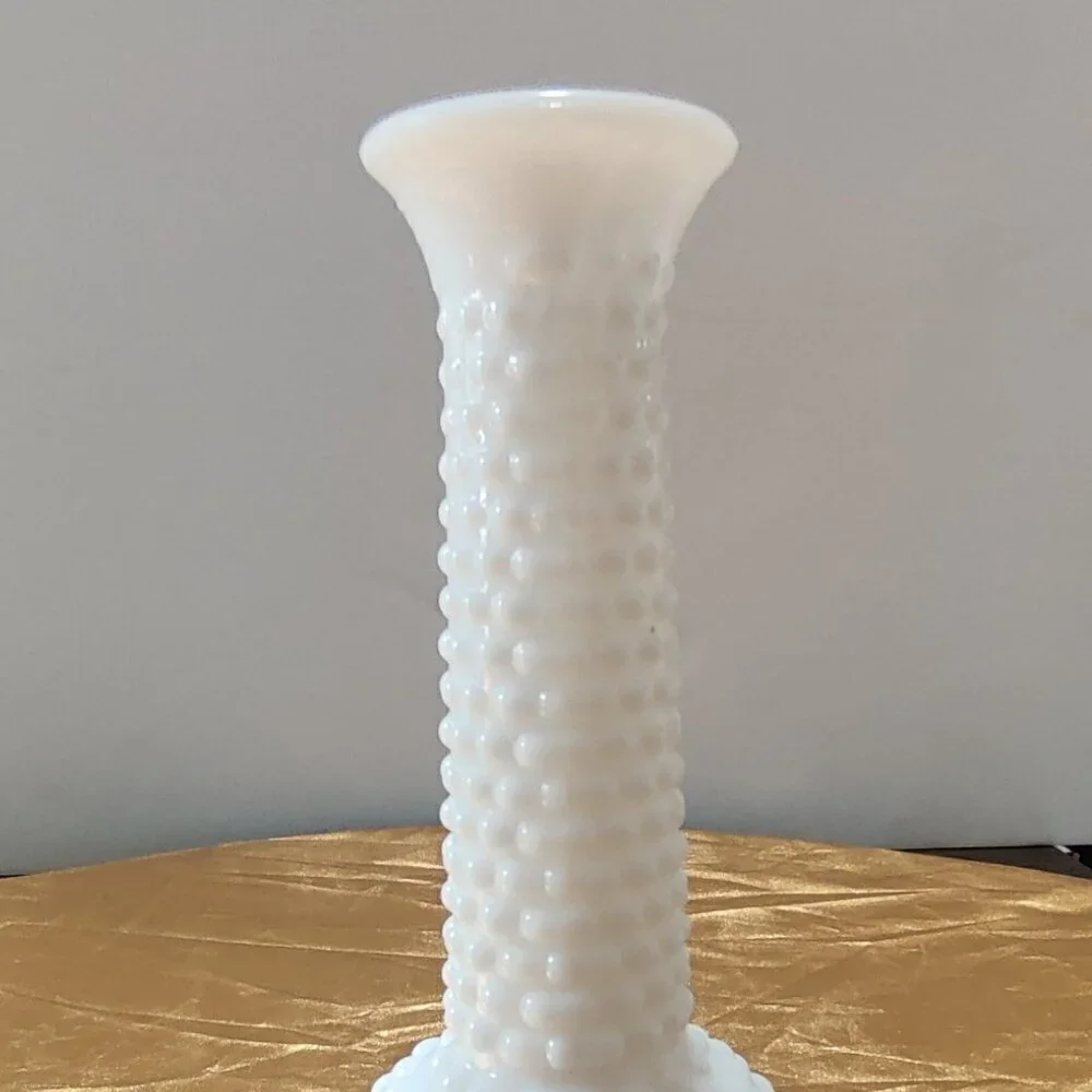 E.O. Brody, White Milkglass Vase in Great condition. 8